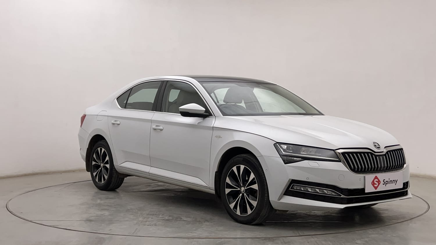 Used 2021 Skoda Superb L&K TSI AT Petrol Automatic exterior RIGHT FRONT CORNER VIEW