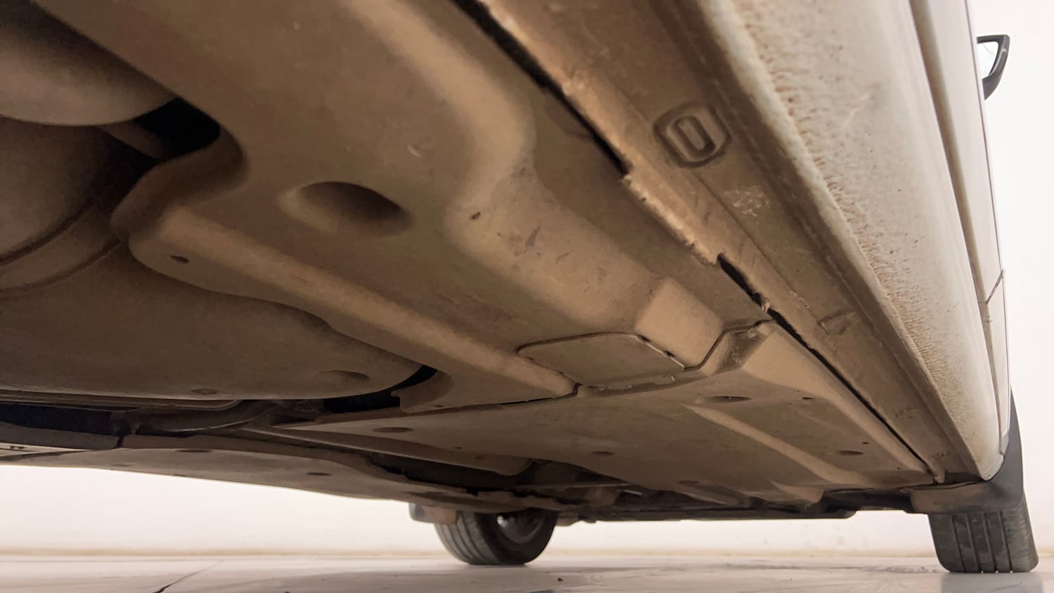 Used 2021 Skoda Superb L&K TSI AT Petrol Automatic extra REAR RIGHT UNDERBODY VIEW