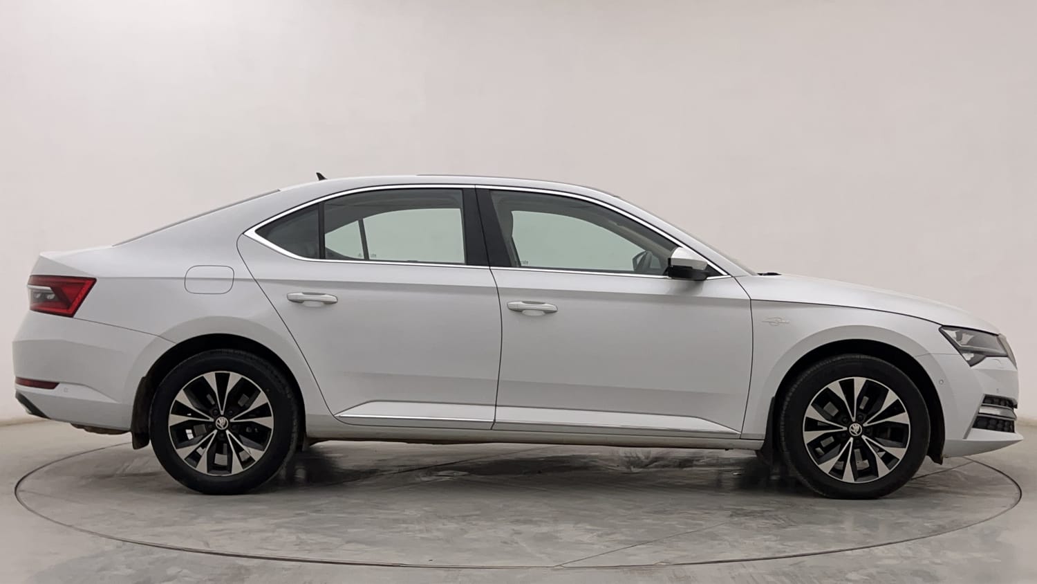 Used 2021 Skoda Superb L&K TSI AT Petrol Automatic exterior RIGHT SIDE VIEW