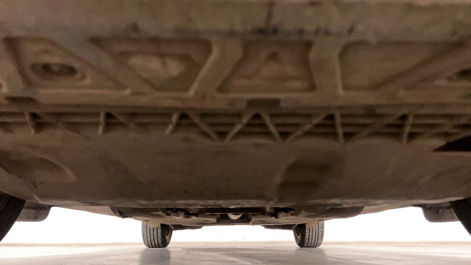 Used 2021 Skoda Superb L&K TSI AT Petrol Automatic extra FRONT LEFT UNDERBODY VIEW