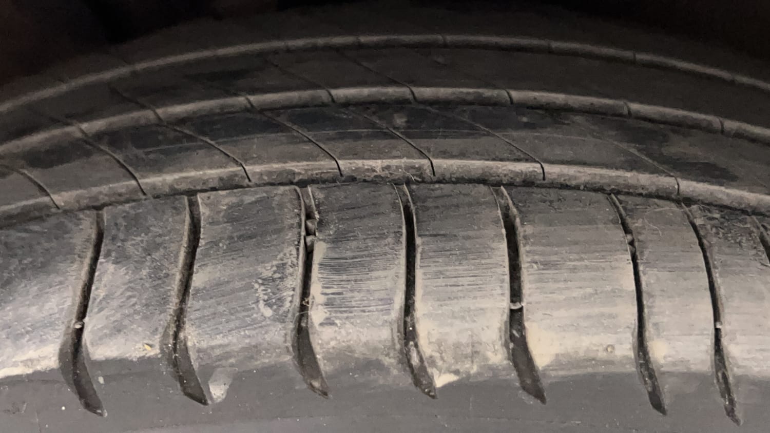 Used 2021 Skoda Superb L&K TSI AT Petrol Automatic tyres RIGHT FRONT TYRE TREAD VIEW