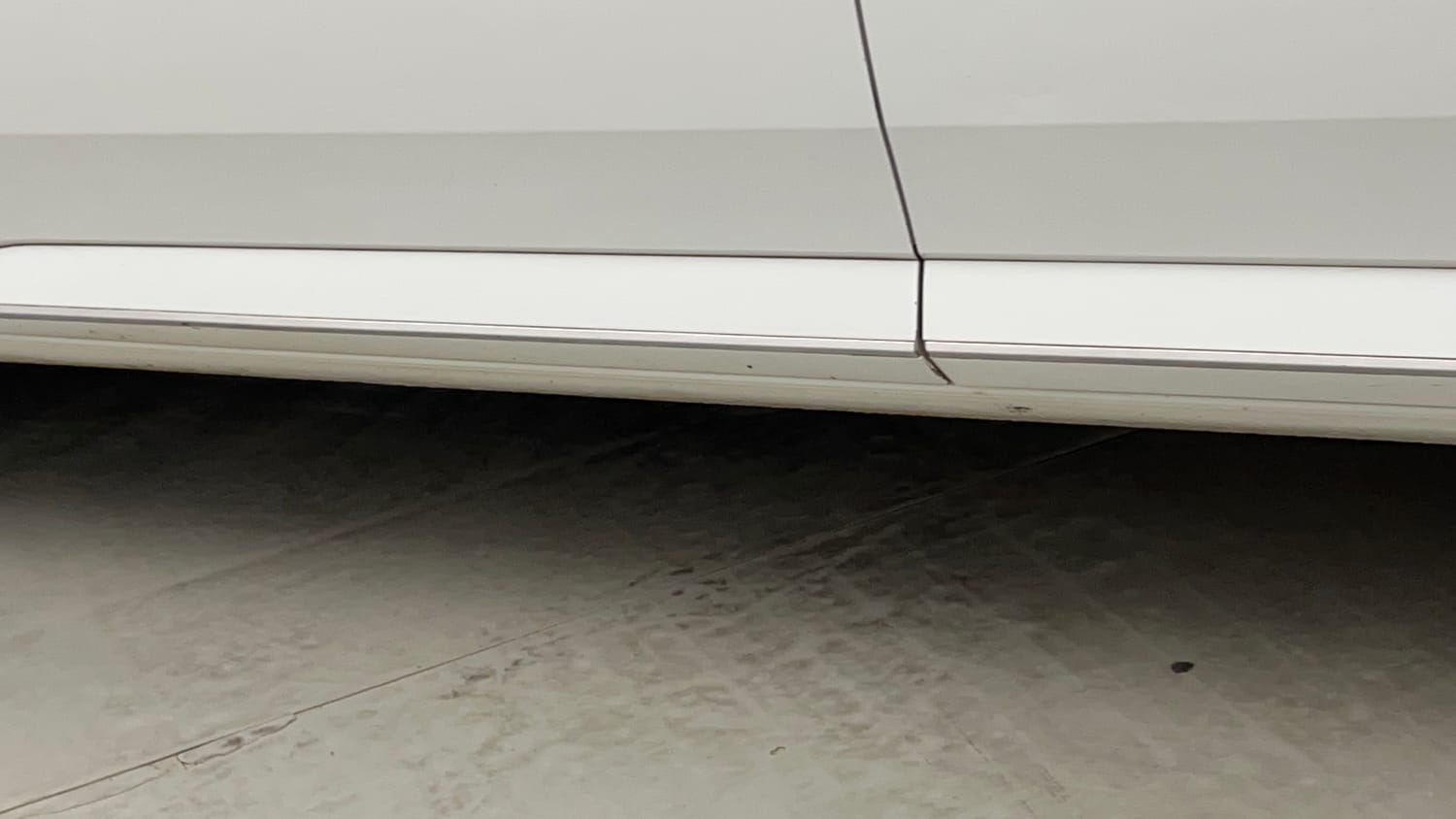 Used 2021 Skoda Superb L&K TSI AT Petrol Automatic dents MINOR SCRATCH