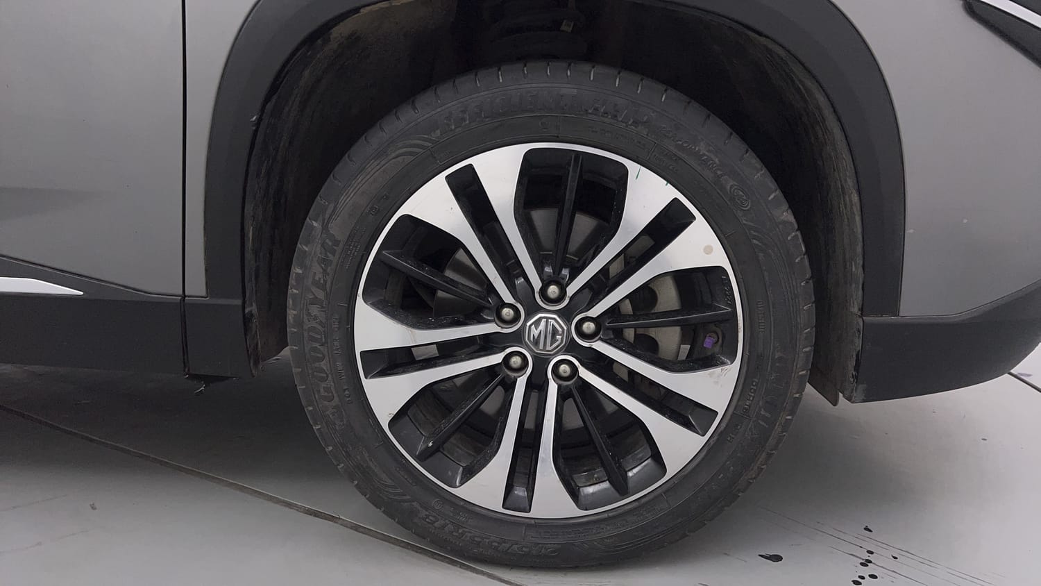 Used 2021 MG Motors Hector Sharp 2.0 Diesel Turbo MT Diesel Manual tyres RIGHT FRONT TYRE RIM VIEW