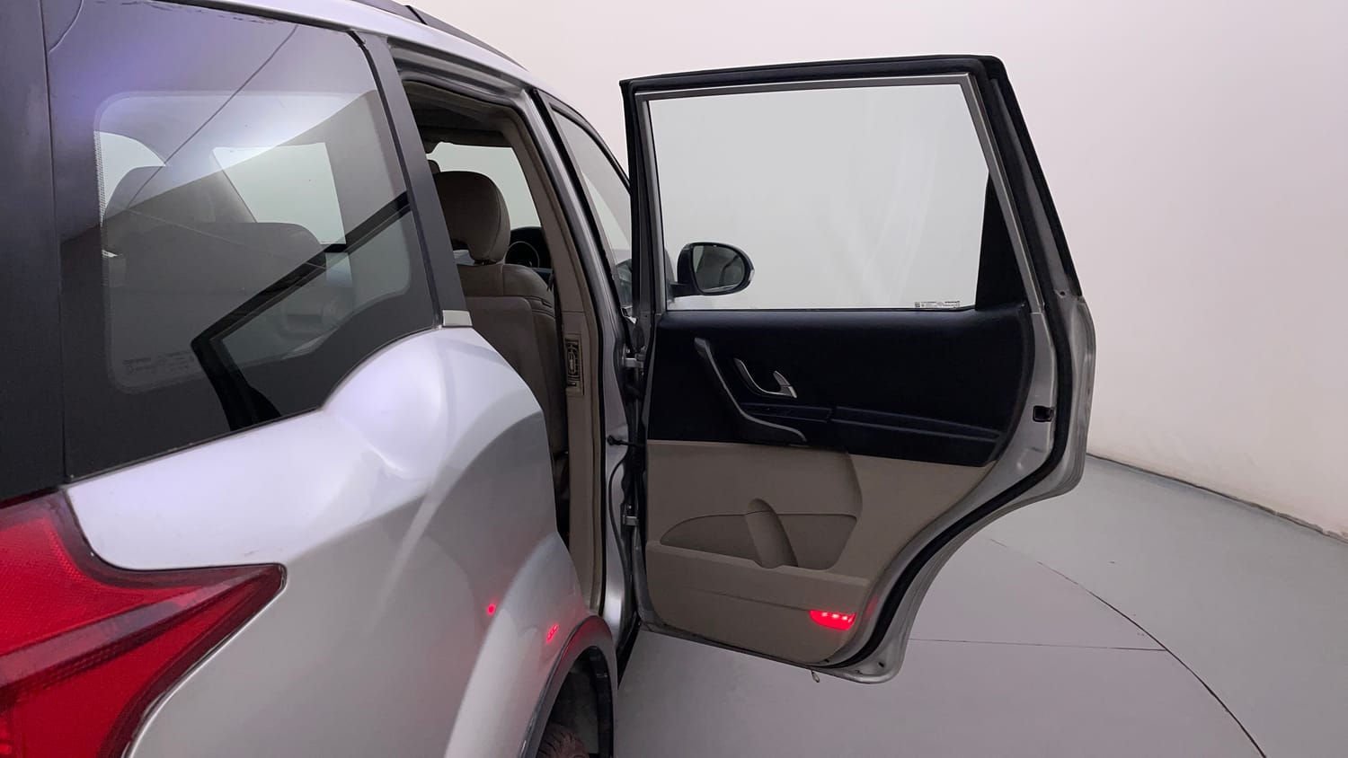 Used 2016 Mahindra XUV500 W10 1.99 Diesel Manual interior RIGHT REAR DOOR OPEN VIEW
