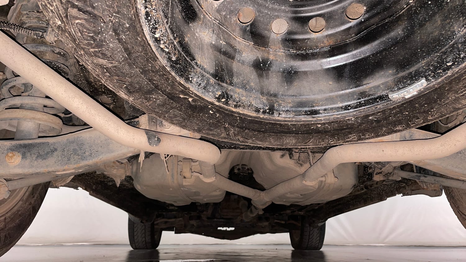 Used 2016 Mahindra XUV500 W10 1.99 Diesel Manual extra REAR UNDERBODY VIEW (TAKEN FROM REAR)