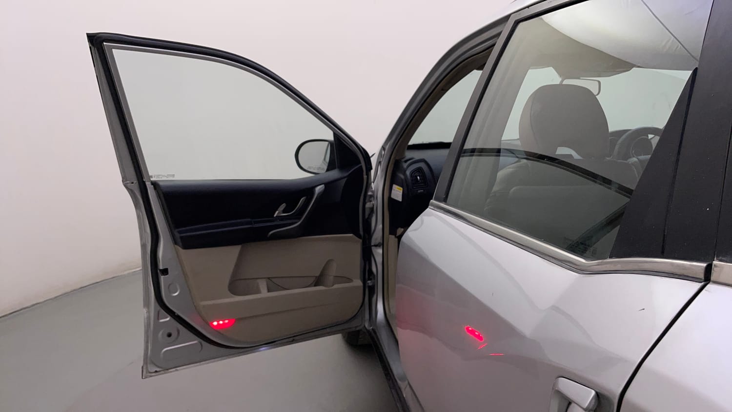 Used 2016 Mahindra XUV500 W10 1.99 Diesel Manual interior LEFT FRONT DOOR OPEN VIEW