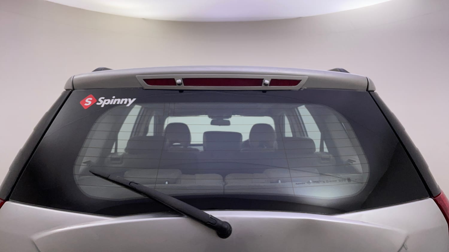 Used 2016 Mahindra XUV500 W10 1.99 Diesel Manual exterior BACK WINDSHIELD VIEW
