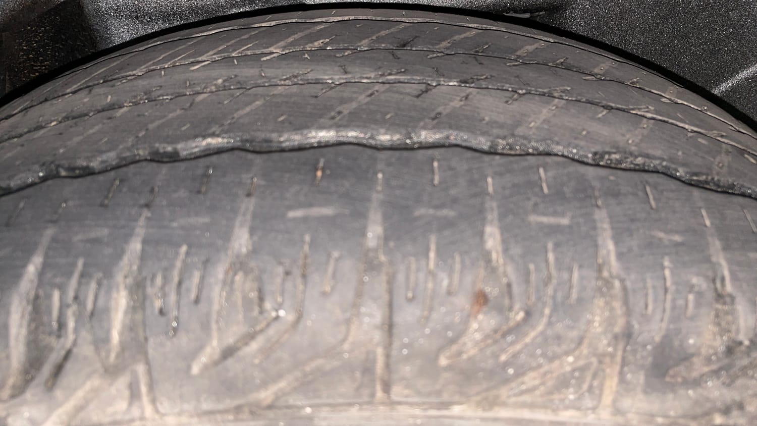 Used 2016 Mahindra XUV500 W10 1.99 Diesel Manual tyres RIGHT REAR TYRE TREAD VIEW