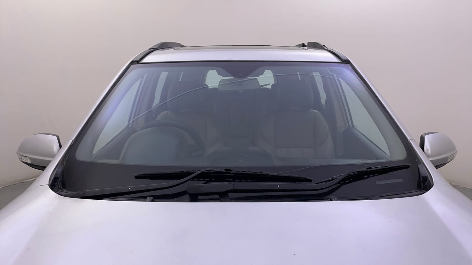 Used 2016 Mahindra XUV500 W10 1.99 Diesel Manual exterior FRONT WINDSHIELD VIEW