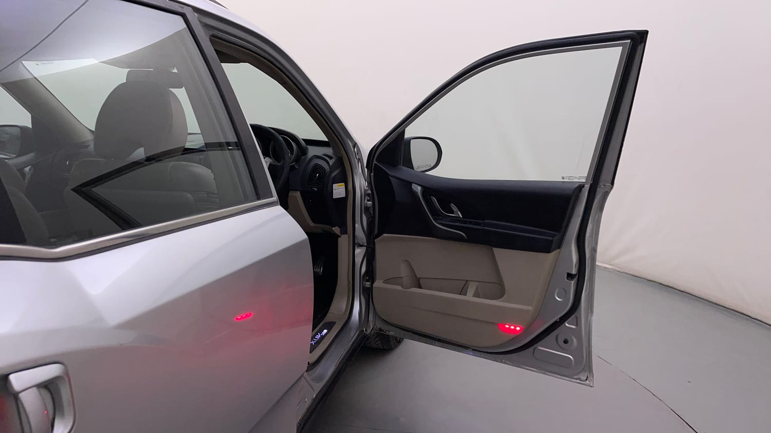 Used 2016 Mahindra XUV500 W10 1.99 Diesel Manual interior RIGHT FRONT DOOR OPEN VIEW