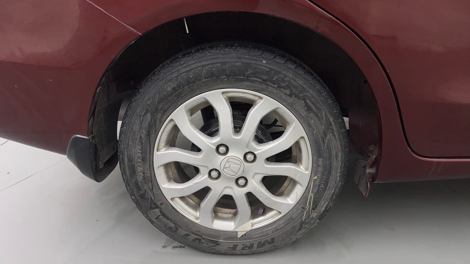 Used 2015 Honda Amaze 1.2 VX (O) Petrol Manual tyres RIGHT REAR TYRE RIM VIEW