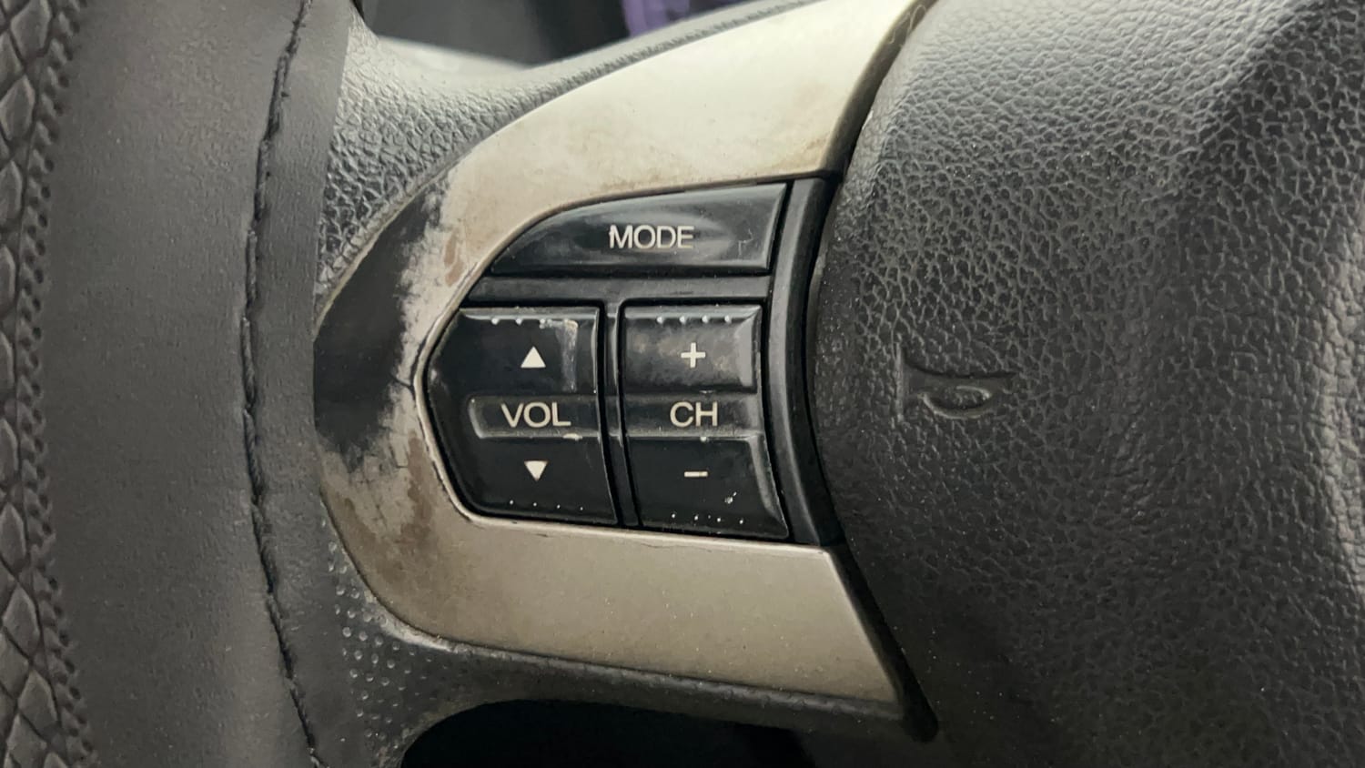 Used 2015 Honda Amaze 1.2 VX (O) Petrol Manual top_features Steering mounted controls