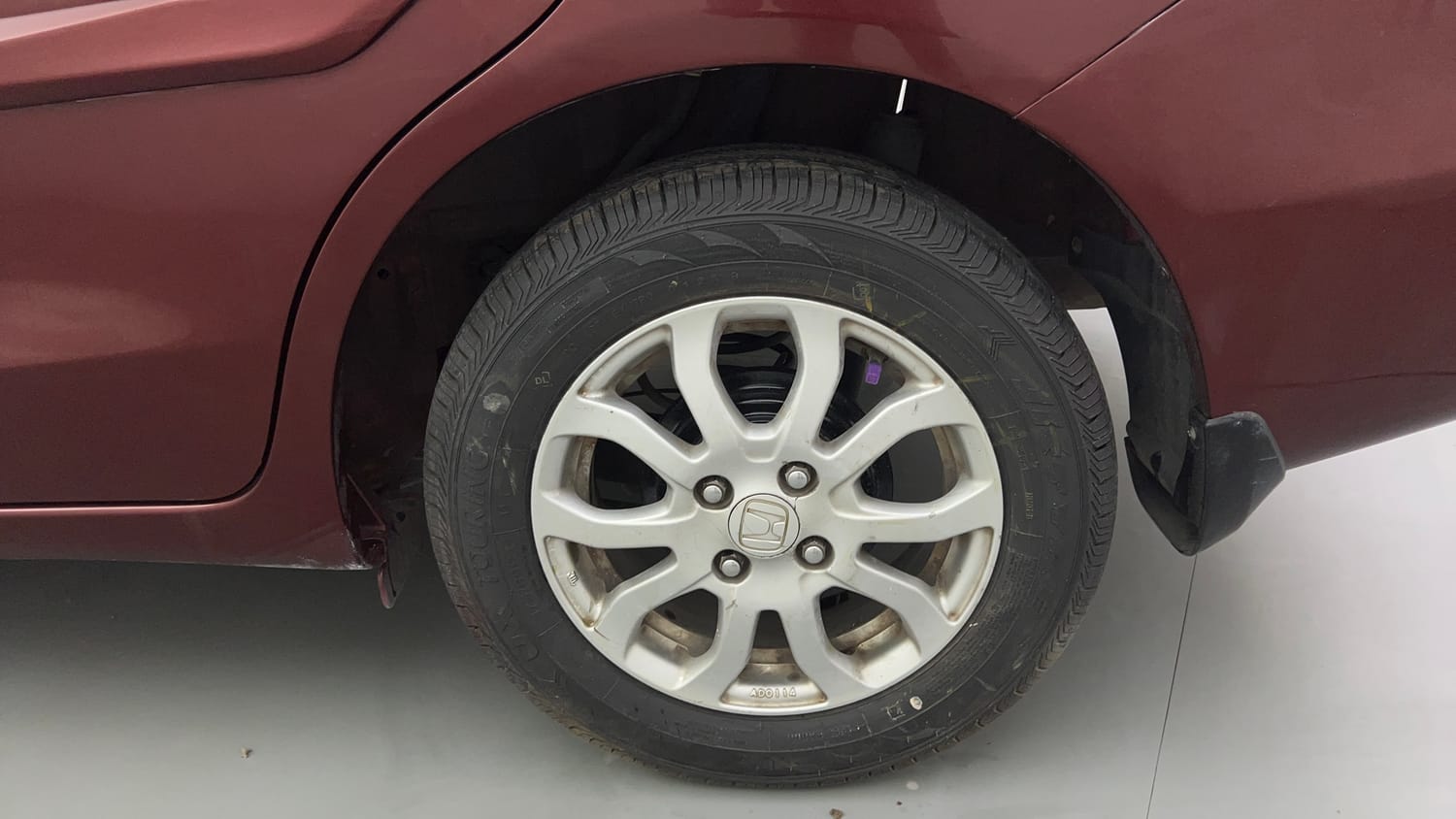 Used 2015 Honda Amaze 1.2 VX (O) Petrol Manual tyres LEFT REAR TYRE RIM VIEW