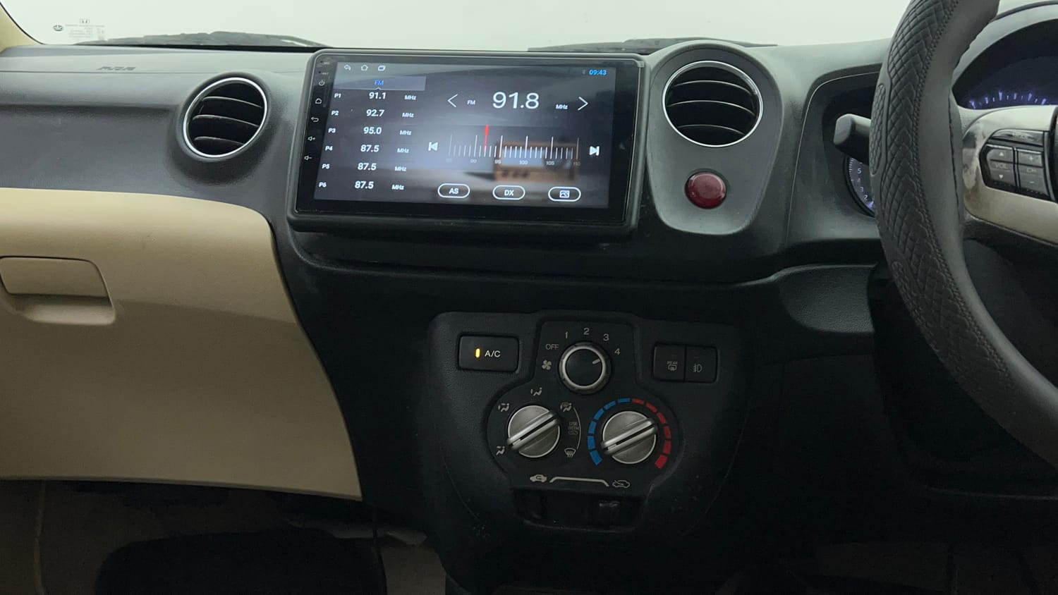 Used 2015 Honda Amaze 1.2 VX (O) Petrol Manual interior MUSIC SYSTEM & AC CONTROL VIEW