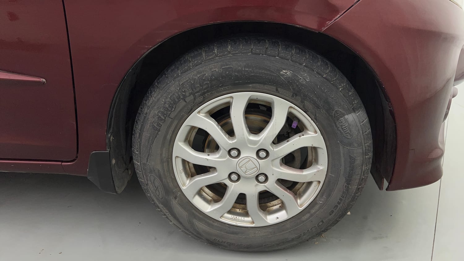 Used 2015 Honda Amaze 1.2 VX (O) Petrol Manual tyres RIGHT FRONT TYRE RIM VIEW