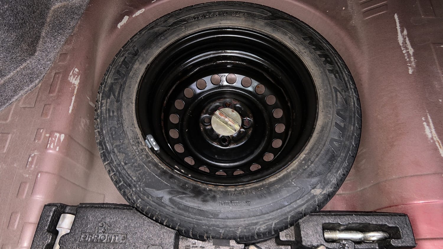 Used 2015 Honda Amaze 1.2 VX (O) Petrol Manual tyres SPARE TYRE VIEW