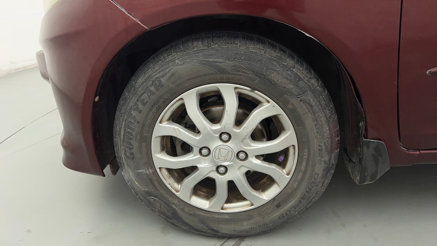 Used 2015 Honda Amaze 1.2 VX (O) Petrol Manual tyres LEFT FRONT TYRE RIM VIEW