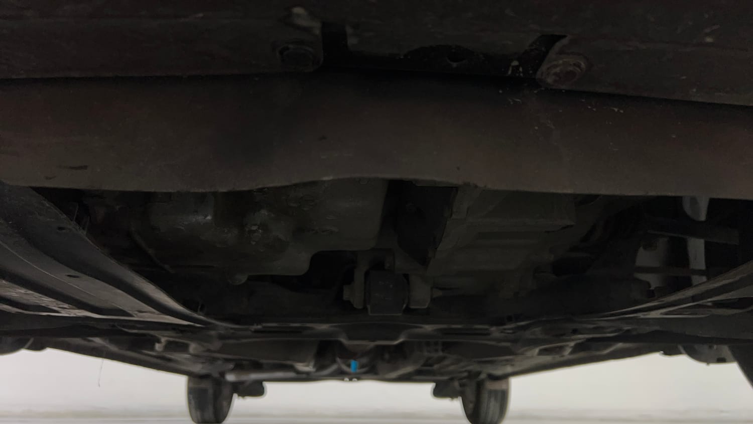 Used 2015 Honda Amaze 1.2 VX (O) Petrol Manual extra FRONT LEFT UNDERBODY VIEW