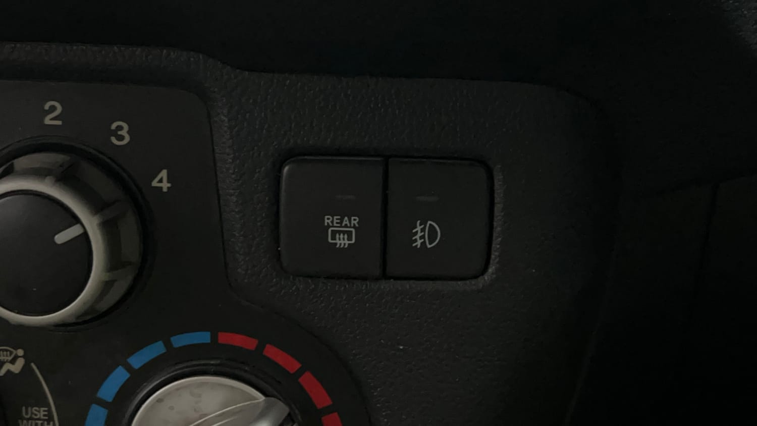 Used 2015 Honda Amaze 1.2 VX (O) Petrol Manual top_features Rear defogger