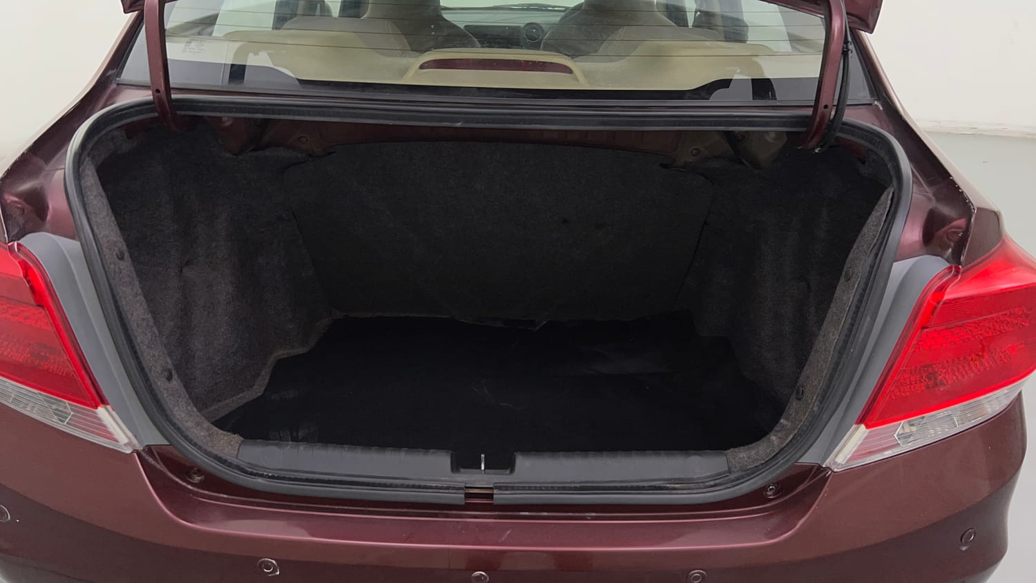 Used 2015 Honda Amaze 1.2 VX (O) Petrol Manual interior DICKY INSIDE VIEW
