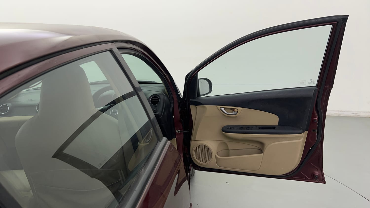 Used 2015 Honda Amaze 1.2 VX (O) Petrol Manual interior RIGHT FRONT DOOR OPEN VIEW