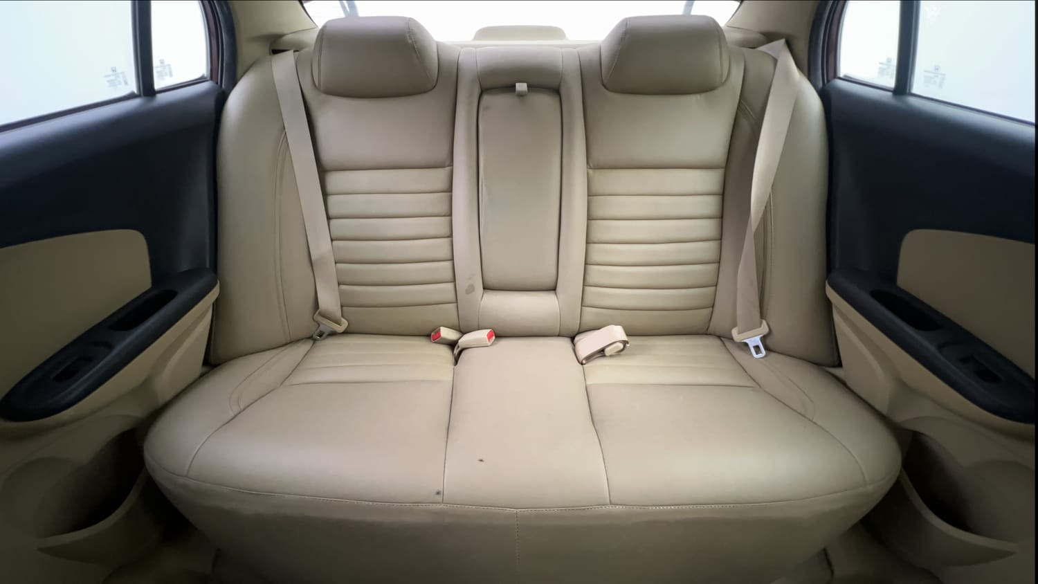 Used 2015 Honda Amaze 1.2 VX (O) Petrol Manual interior REAR SEAT CONDITION VIEW