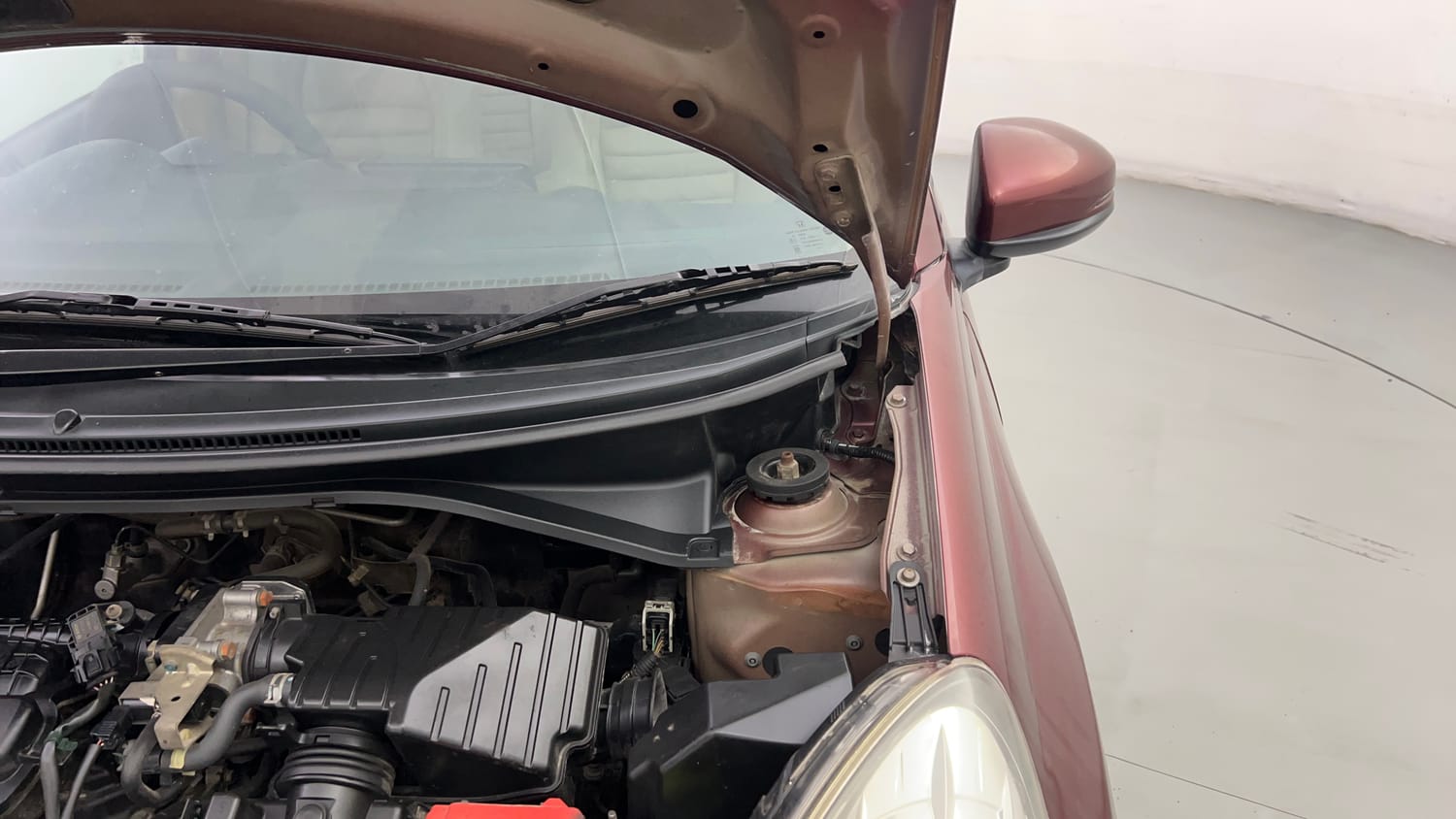 Used 2015 Honda Amaze 1.2 VX (O) Petrol Manual engine ENGINE LEFT SIDE HINGE & APRON VIEW