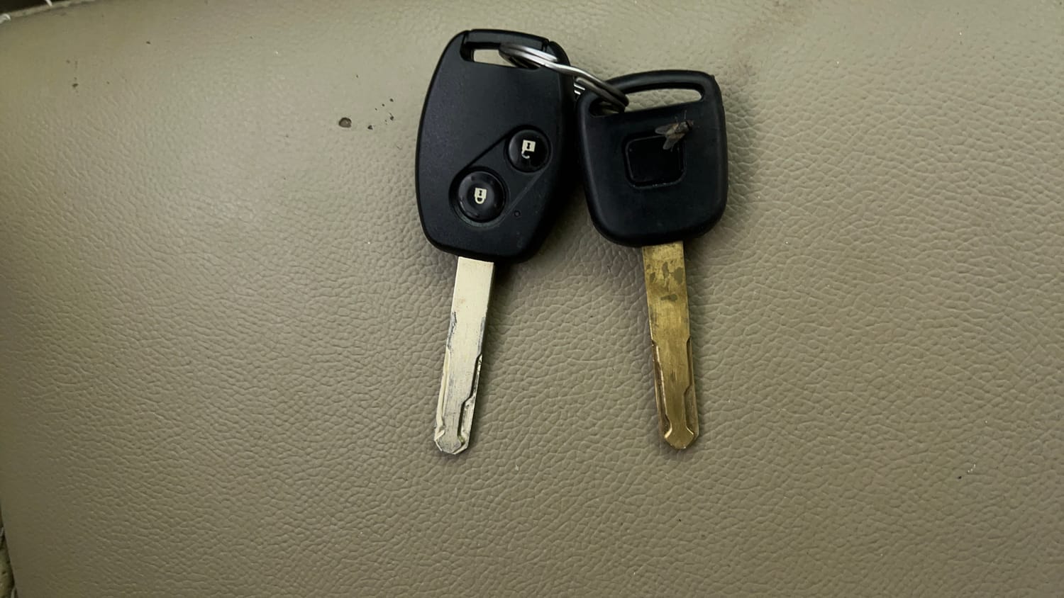 Used 2015 Honda Amaze 1.2 VX (O) Petrol Manual extra CAR KEY VIEW