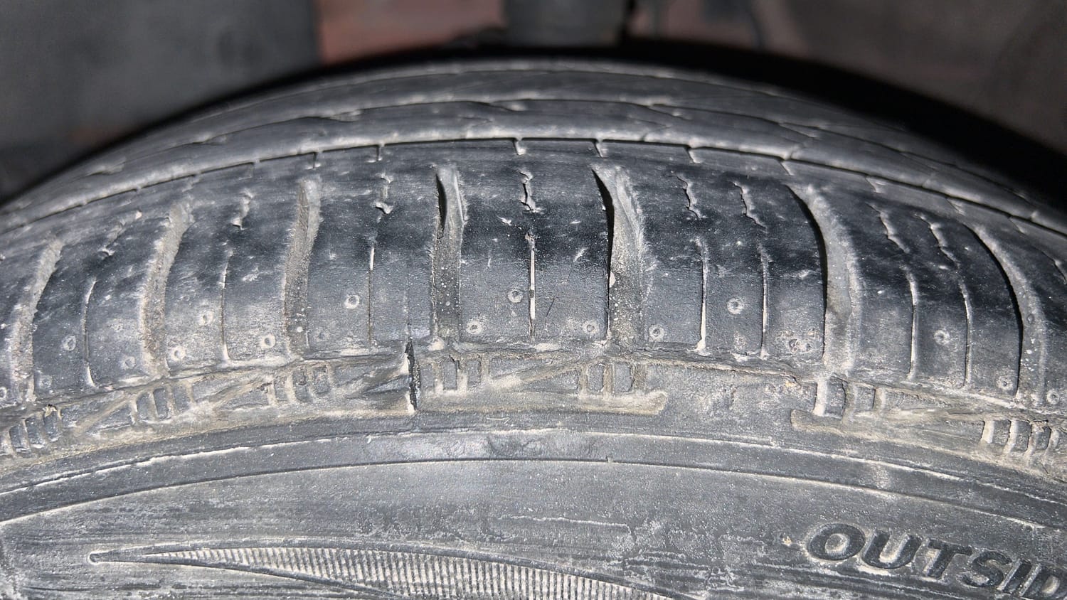 Used 2015 Honda Amaze 1.2 VX (O) Petrol Manual tyres LEFT FRONT TYRE TREAD VIEW