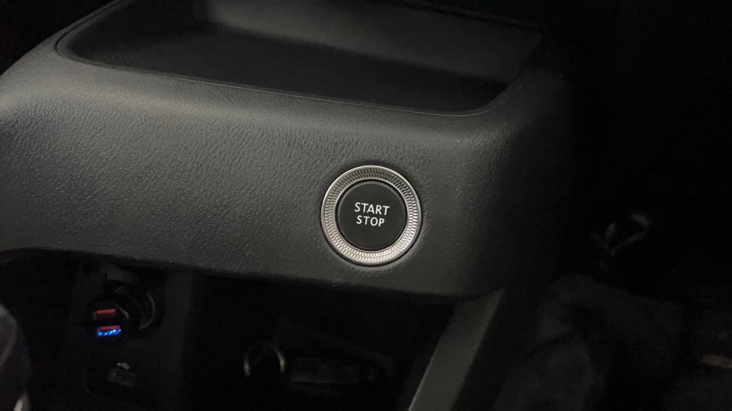 Used 2021 Nissan Magnite XV Premium Turbo CVT (O) Dual Tone Petrol Automatic top_features Keyless start