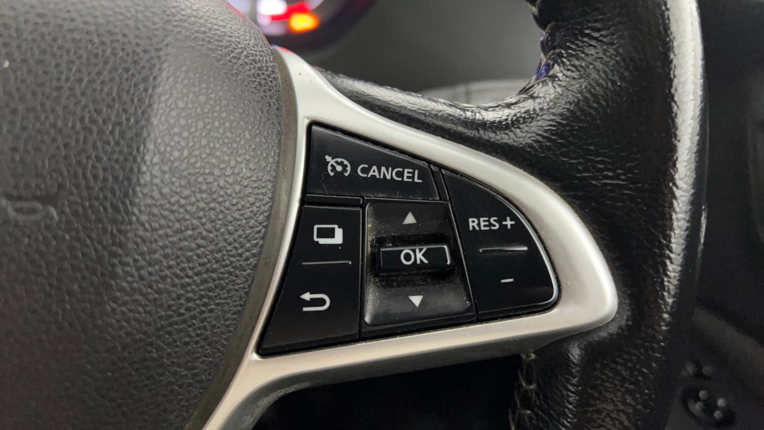 Used 2021 Nissan Magnite XV Premium Turbo CVT (O) Dual Tone Petrol Automatic top_features Cruise control