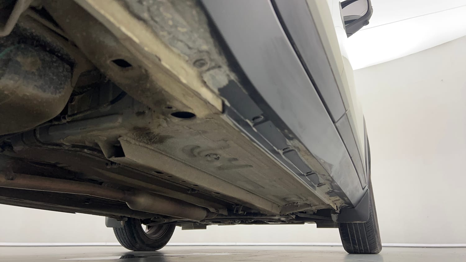 Used 2021 Nissan Magnite XV Premium Turbo CVT (O) Dual Tone Petrol Automatic extra REAR RIGHT UNDERBODY VIEW