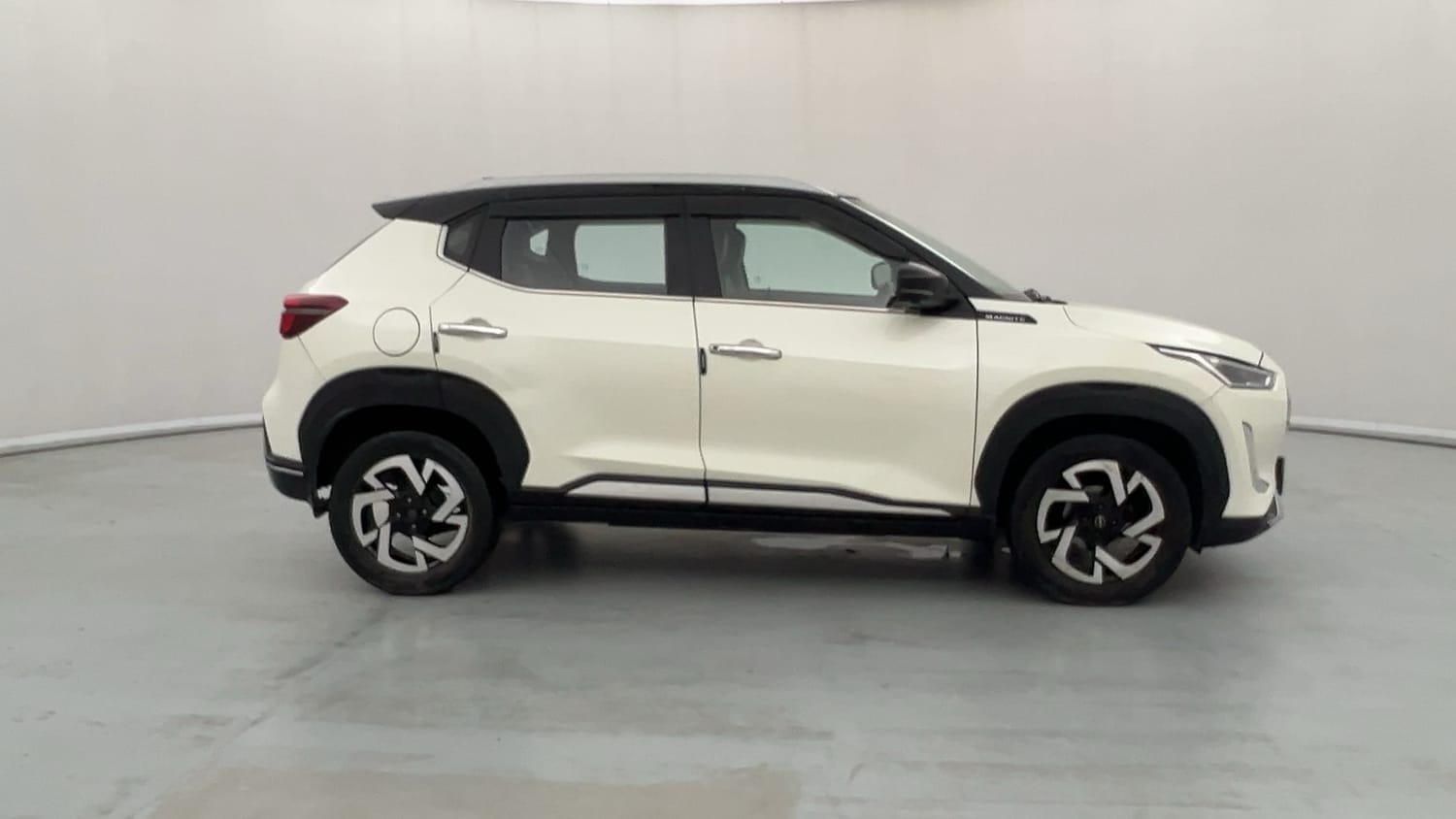 Used 2021 Nissan Magnite XV Premium Turbo CVT (O) Dual Tone Petrol Automatic exterior RIGHT SIDE VIEW