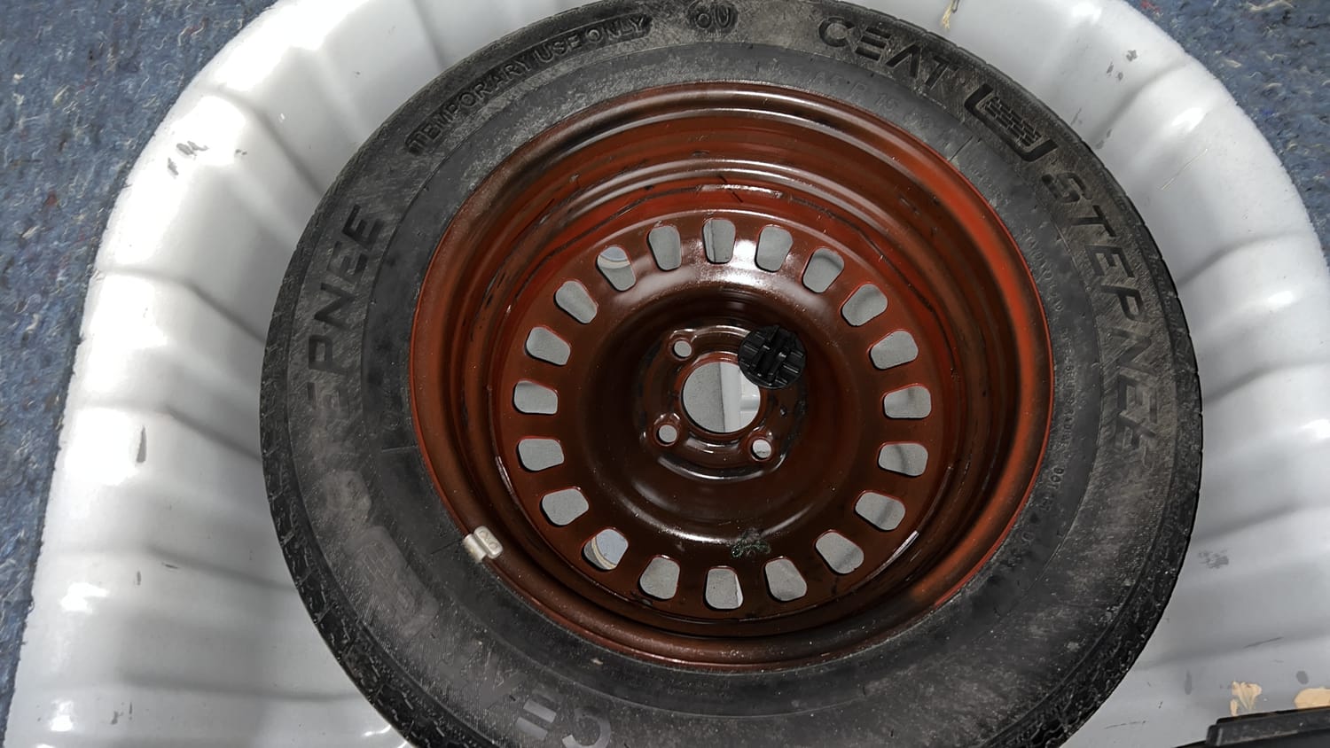 Used 2021 Nissan Magnite XV Premium Turbo CVT (O) Dual Tone Petrol Automatic tyres SPARE TYRE VIEW