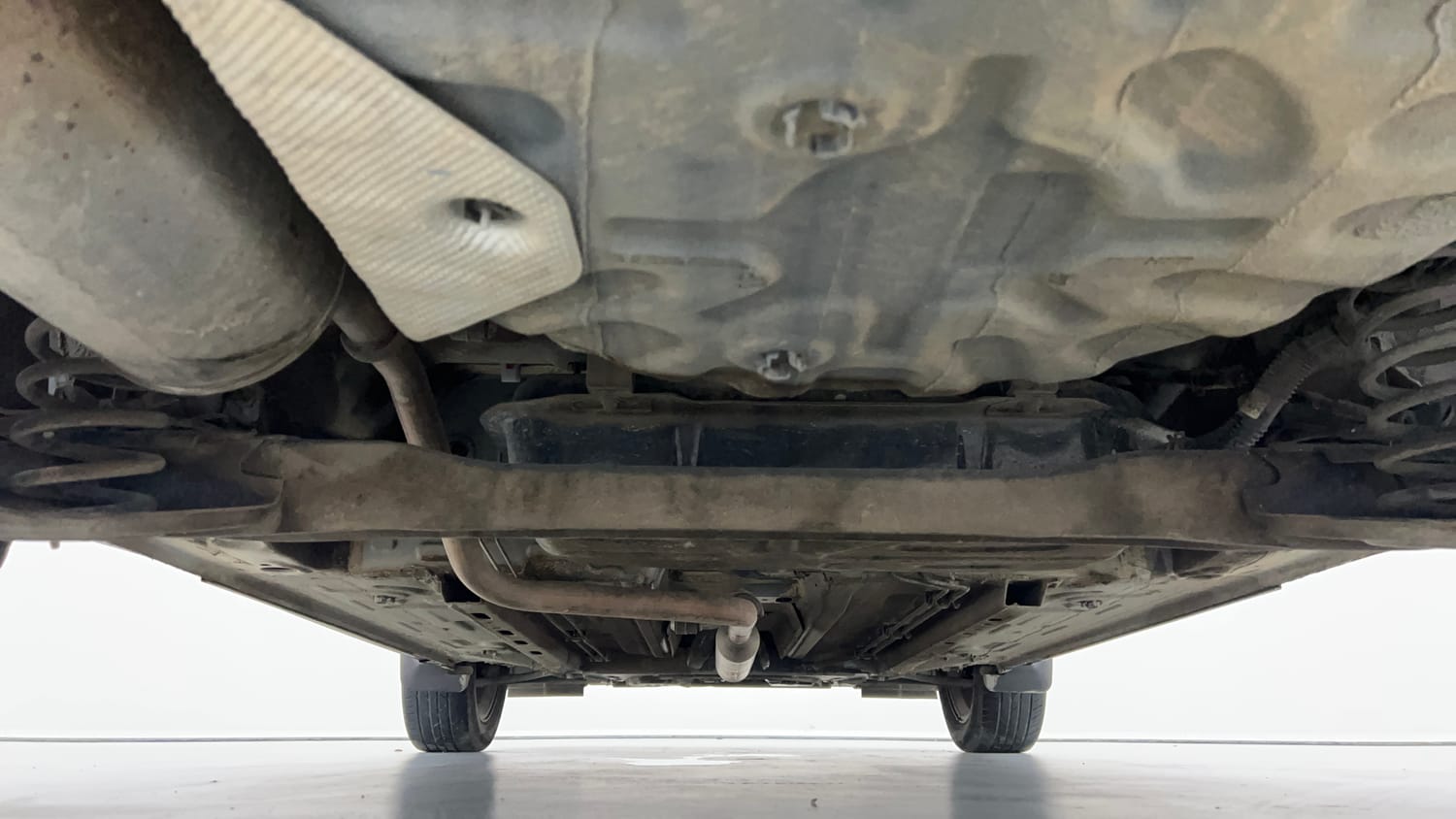 Used 2021 Nissan Magnite XV Premium Turbo CVT (O) Dual Tone Petrol Automatic extra REAR UNDERBODY VIEW (TAKEN FROM REAR)