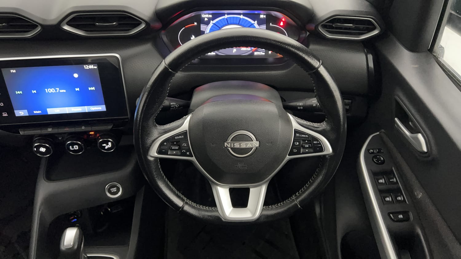 Used 2021 Nissan Magnite XV Premium Turbo CVT (O) Dual Tone Petrol Automatic interior STEERING VIEW