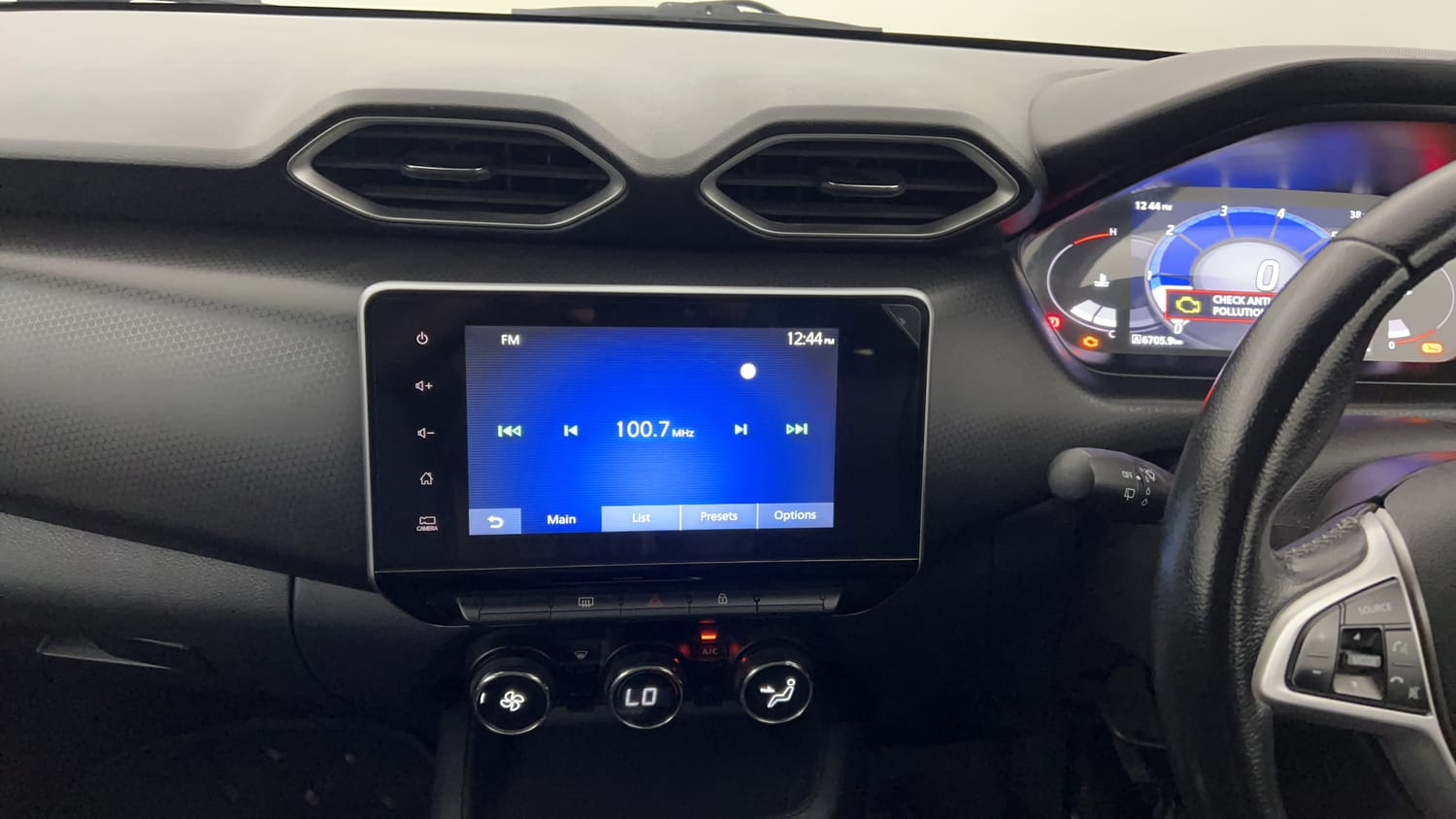 Used 2021 Nissan Magnite XV Premium Turbo CVT (O) Dual Tone Petrol Automatic interior MUSIC SYSTEM & AC CONTROL VIEW