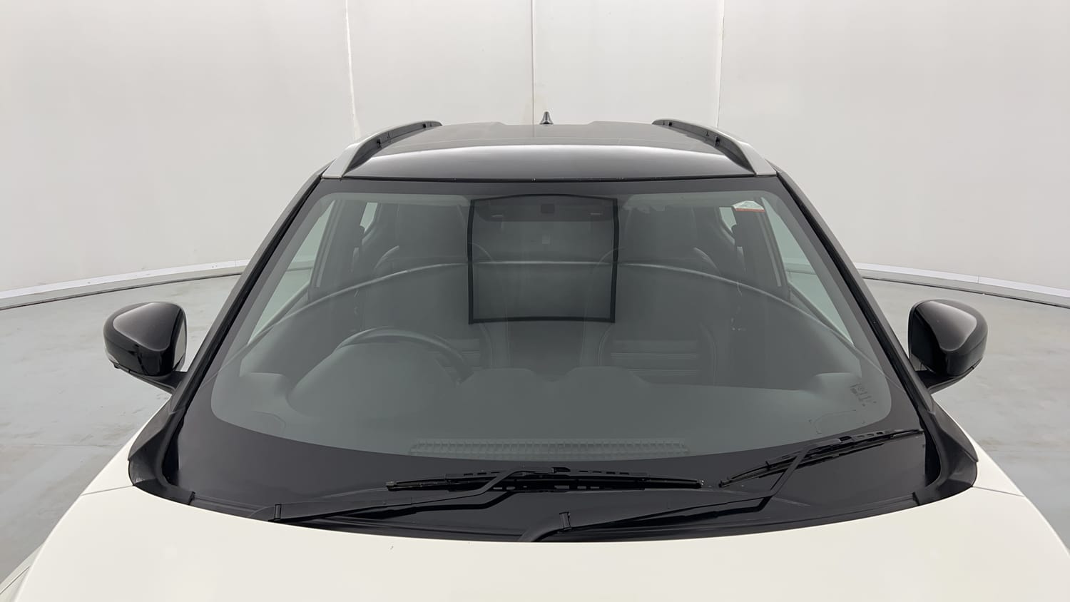 Used 2021 Nissan Magnite XV Premium Turbo CVT (O) Dual Tone Petrol Automatic exterior FRONT WINDSHIELD VIEW