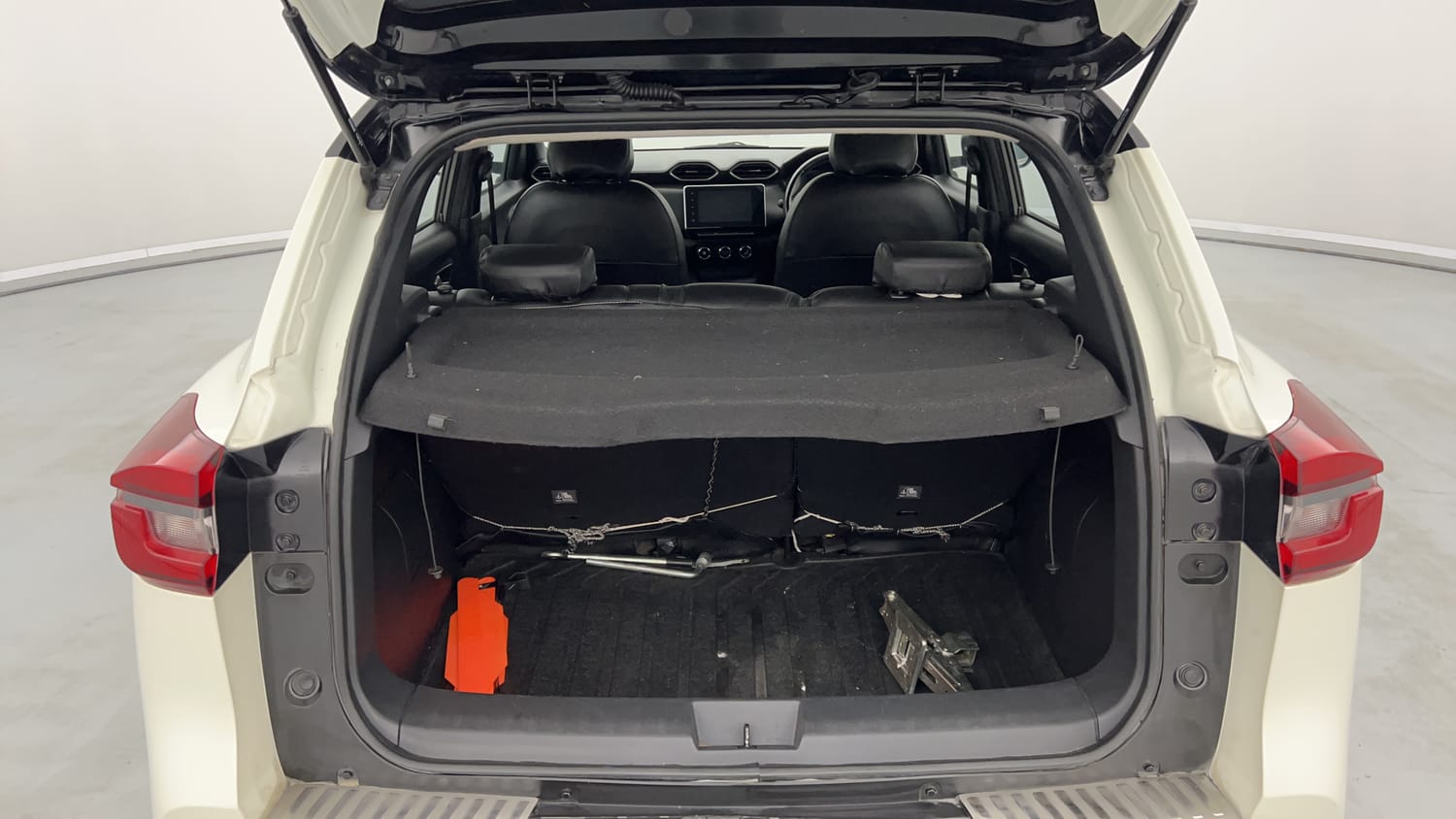 Used 2021 Nissan Magnite XV Premium Turbo CVT (O) Dual Tone Petrol Automatic interior DICKY INSIDE VIEW