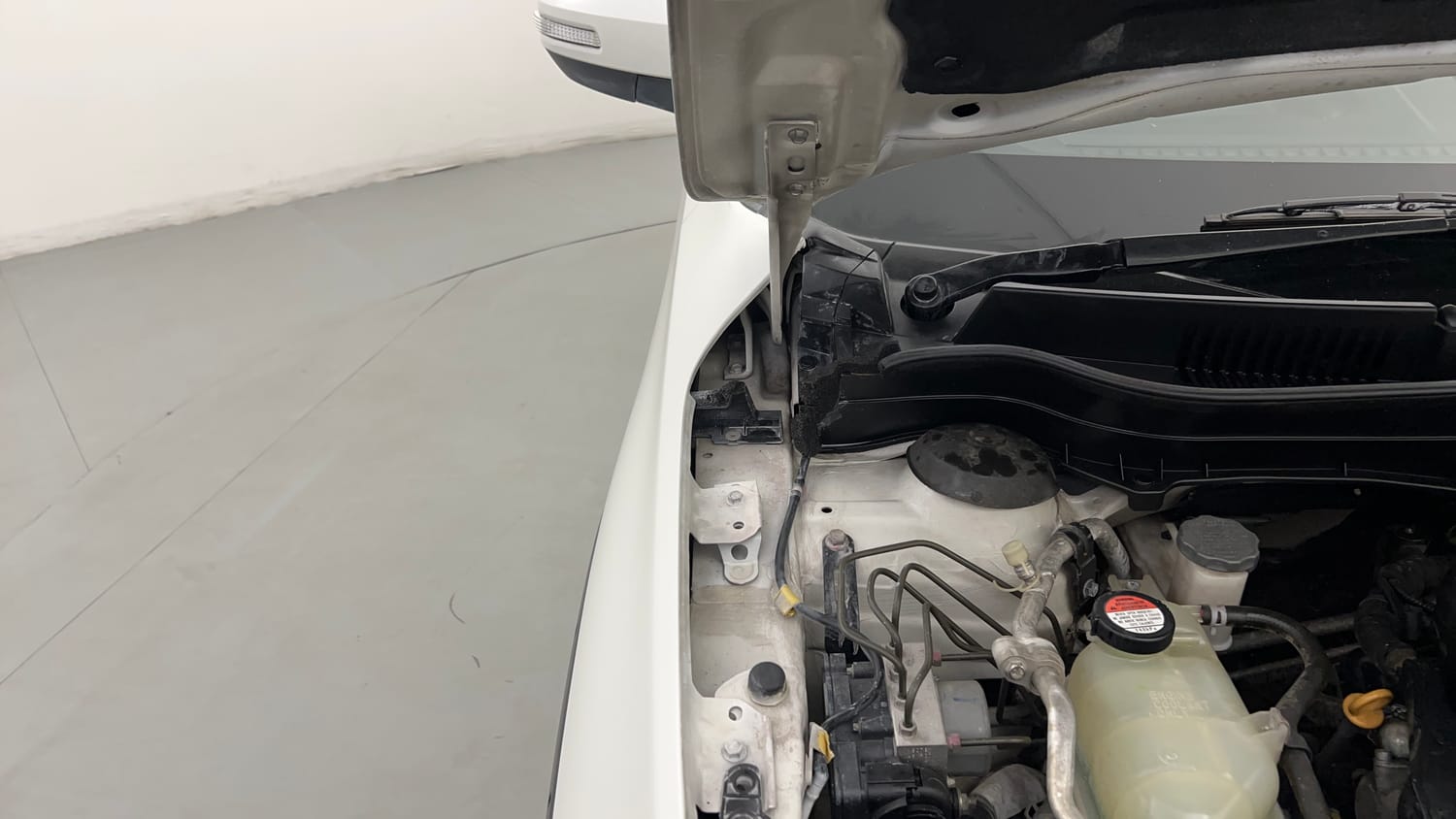 Used 2019 maruti-suzuki Vitara Brezza ZDi Plus AGS Diesel Automatic engine ENGINE RIGHT SIDE HINGE & APRON VIEW