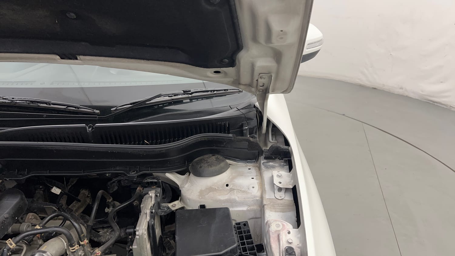 Used 2019 maruti-suzuki Vitara Brezza ZDi Plus AGS Diesel Automatic engine ENGINE LEFT SIDE HINGE & APRON VIEW
