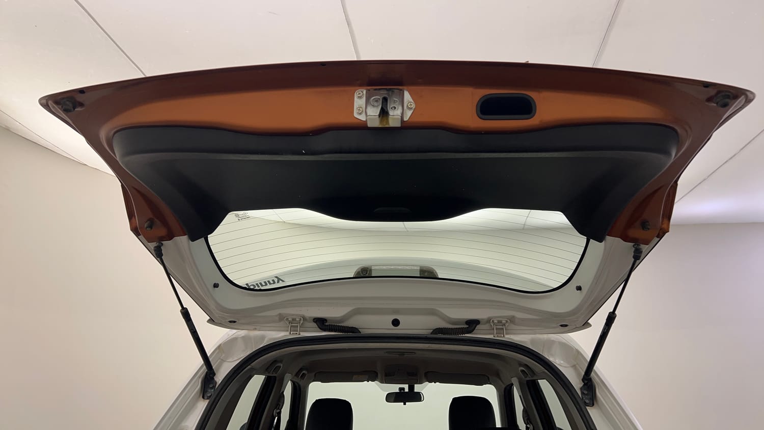 Used 2018 maruti-suzuki Vitara Brezza ZDi Plus Dual Tone AGS Diesel Automatic interior DICKY DOOR OPEN VIEW