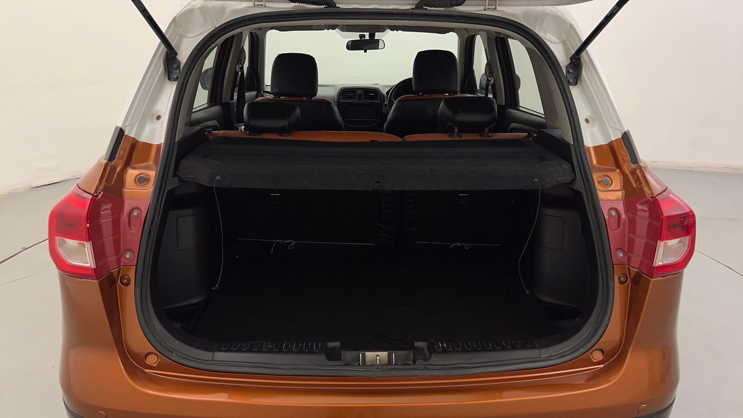 Used 2018 maruti-suzuki Vitara Brezza ZDi Plus Dual Tone AGS Diesel Automatic interior DICKY INSIDE VIEW