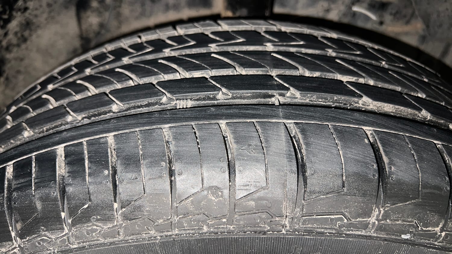 Used 2018 maruti-suzuki Vitara Brezza ZDi Plus Dual Tone AGS Diesel Automatic tyres RIGHT FRONT TYRE TREAD VIEW