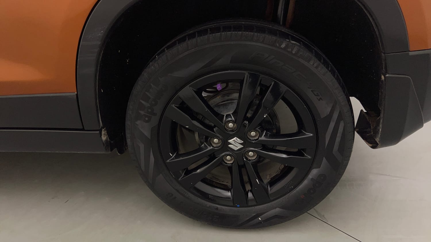 Used 2018 maruti-suzuki Vitara Brezza ZDi Plus Dual Tone AGS Diesel Automatic tyres LEFT REAR TYRE RIM VIEW