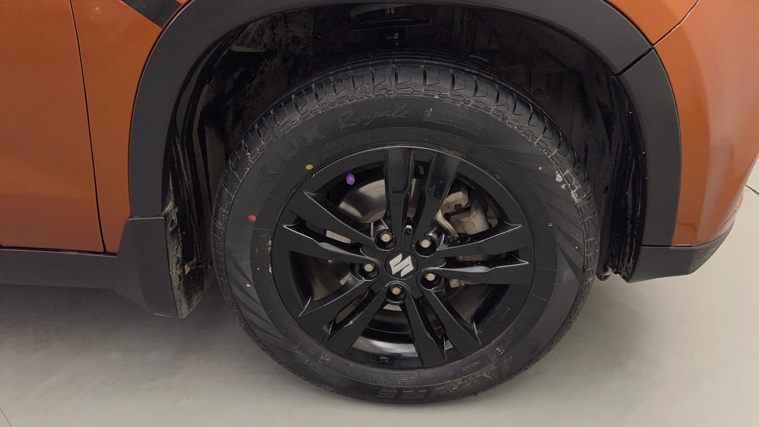 Used 2018 maruti-suzuki Vitara Brezza ZDi Plus Dual Tone AGS Diesel Automatic tyres RIGHT FRONT TYRE RIM VIEW