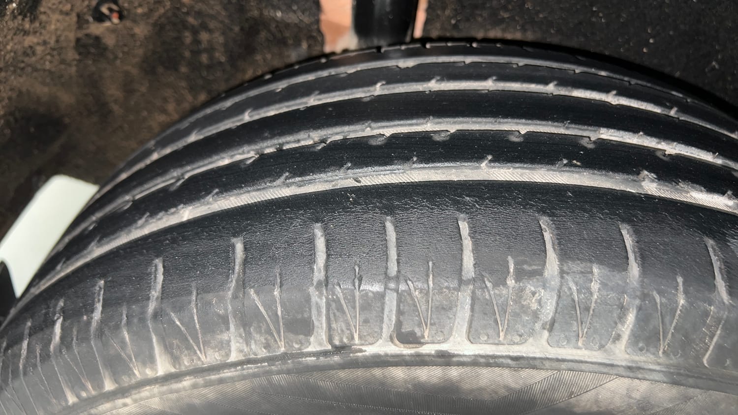 Used 2018 maruti-suzuki Vitara Brezza ZDi Plus Dual Tone AGS Diesel Automatic tyres RIGHT REAR TYRE TREAD VIEW