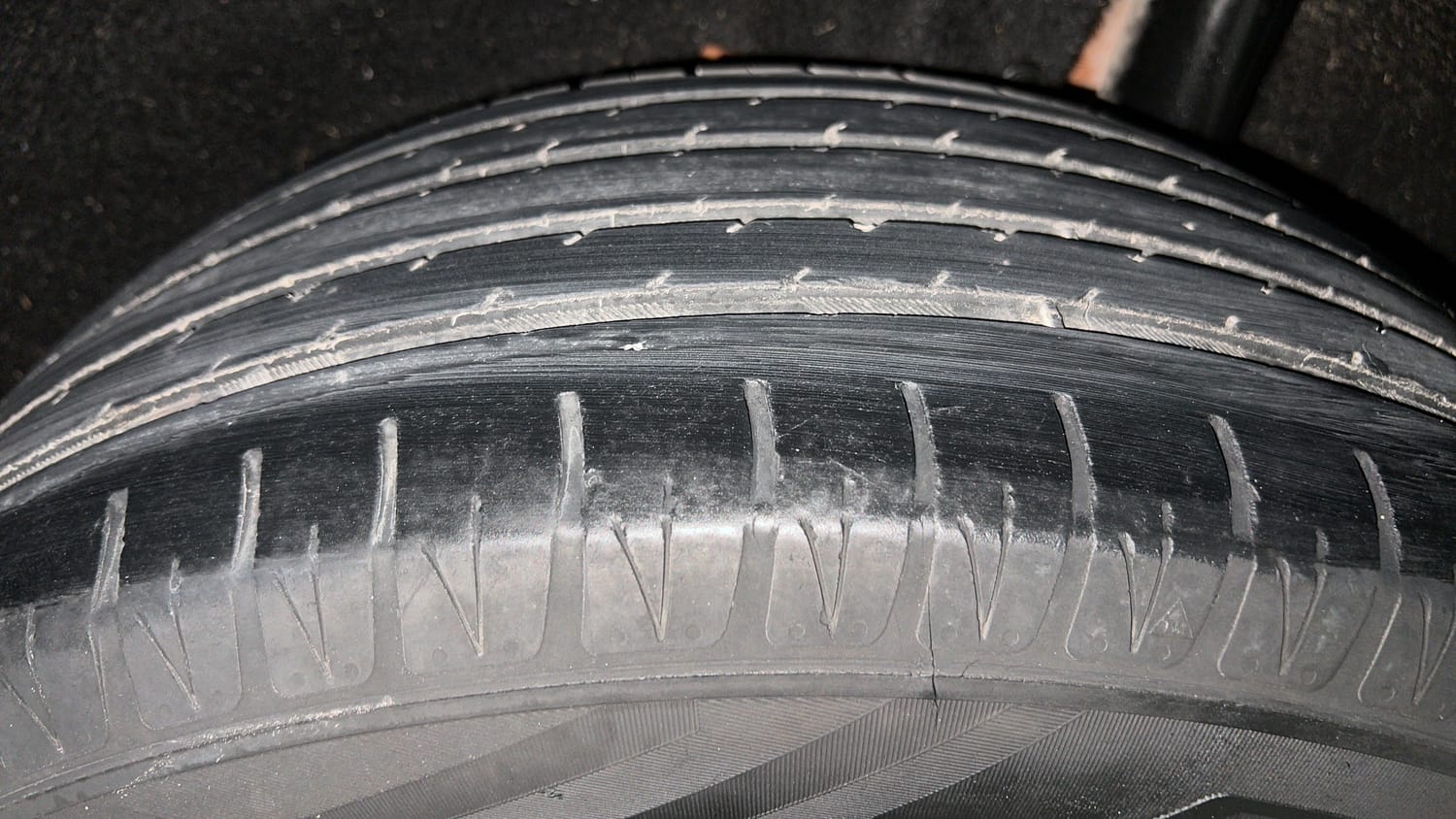 Used 2018 maruti-suzuki Vitara Brezza ZDi Plus Dual Tone AGS Diesel Automatic tyres LEFT REAR TYRE TREAD VIEW