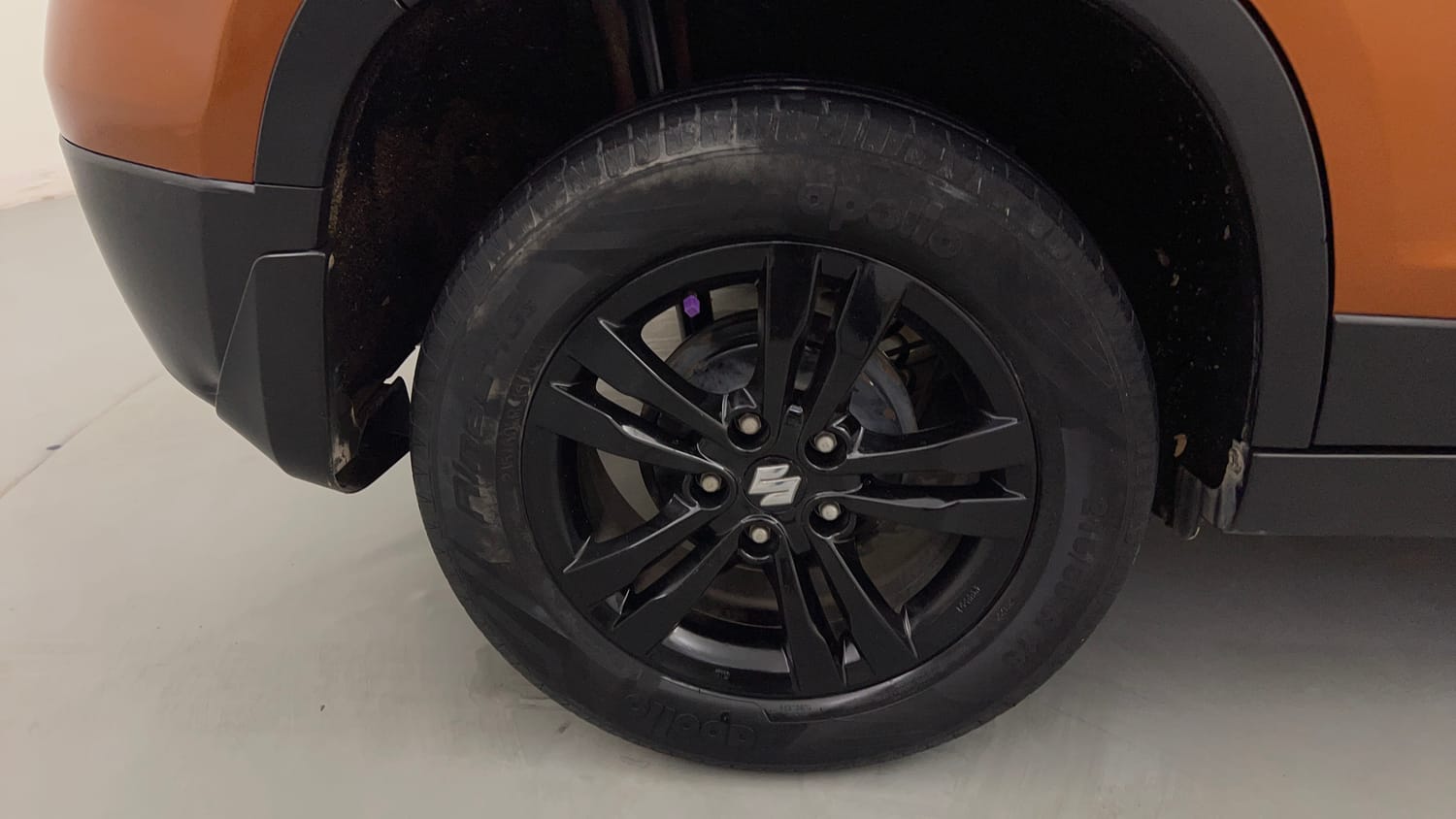 Used 2018 maruti-suzuki Vitara Brezza ZDi Plus Dual Tone AGS Diesel Automatic tyres RIGHT REAR TYRE RIM VIEW