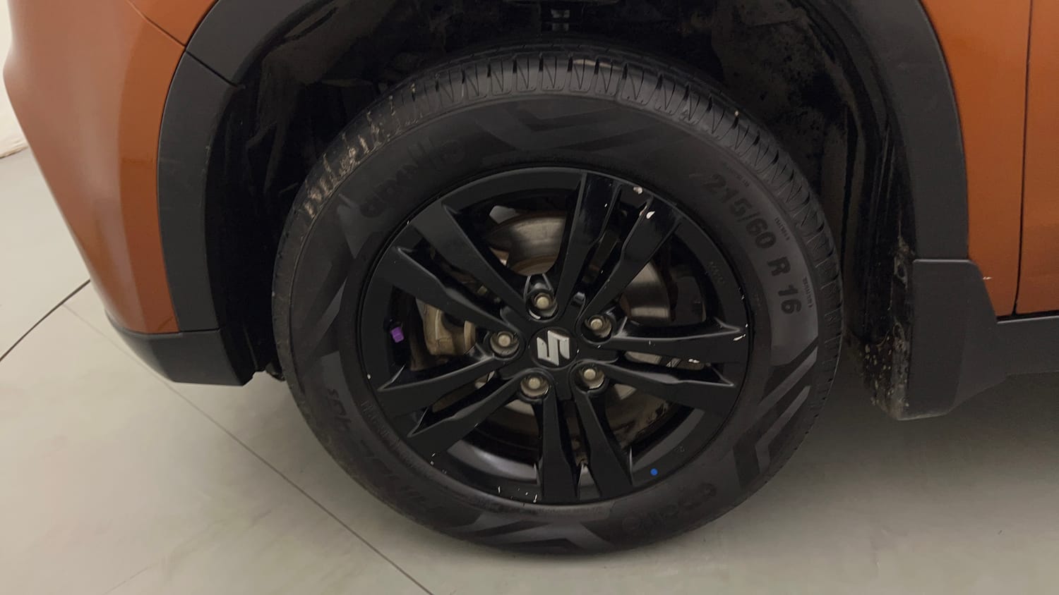 Used 2018 maruti-suzuki Vitara Brezza ZDi Plus Dual Tone AGS Diesel Automatic tyres LEFT FRONT TYRE RIM VIEW
